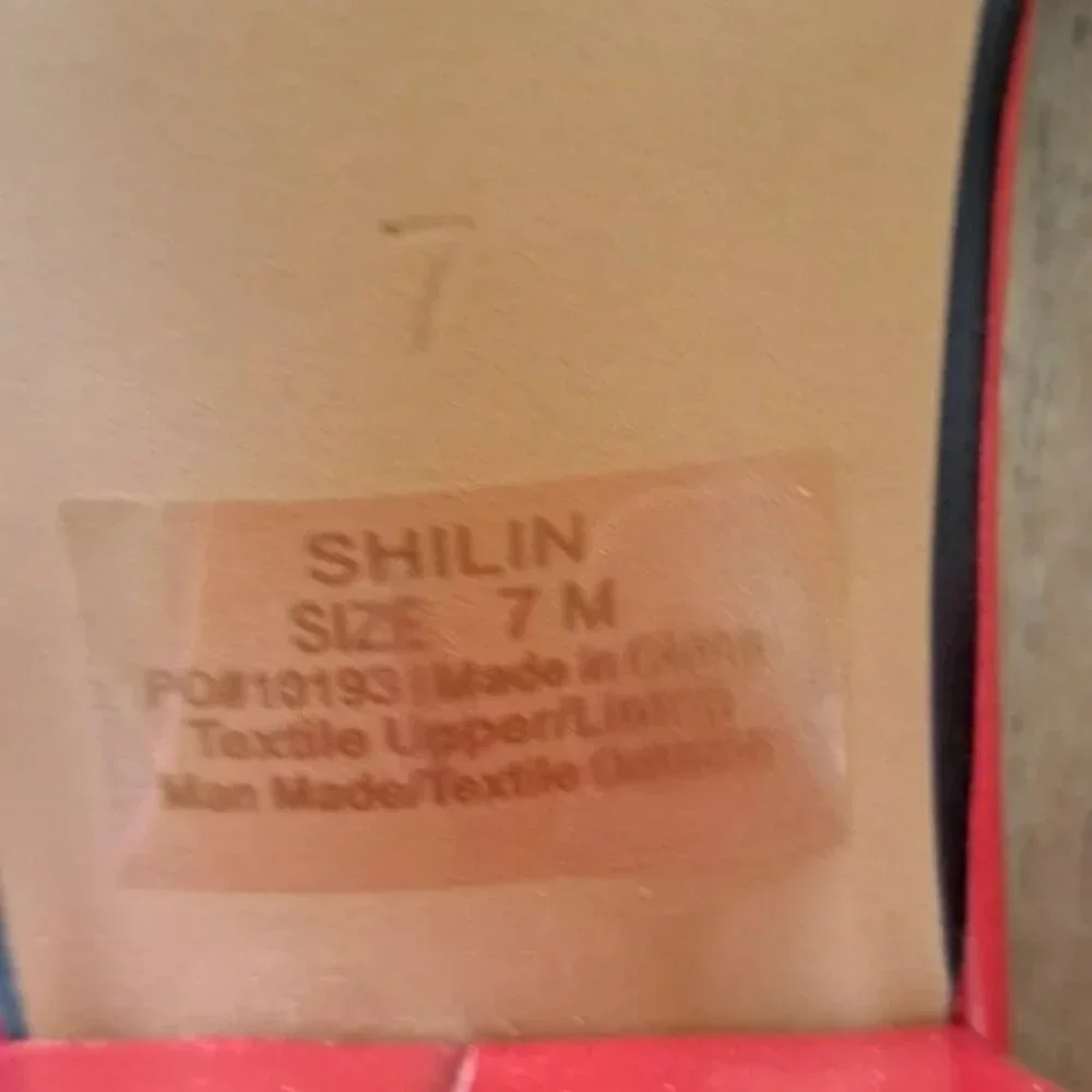 Journee Shilin Dress Sandals - Color: Red - Size: Women 7 - Picture 9 of 9